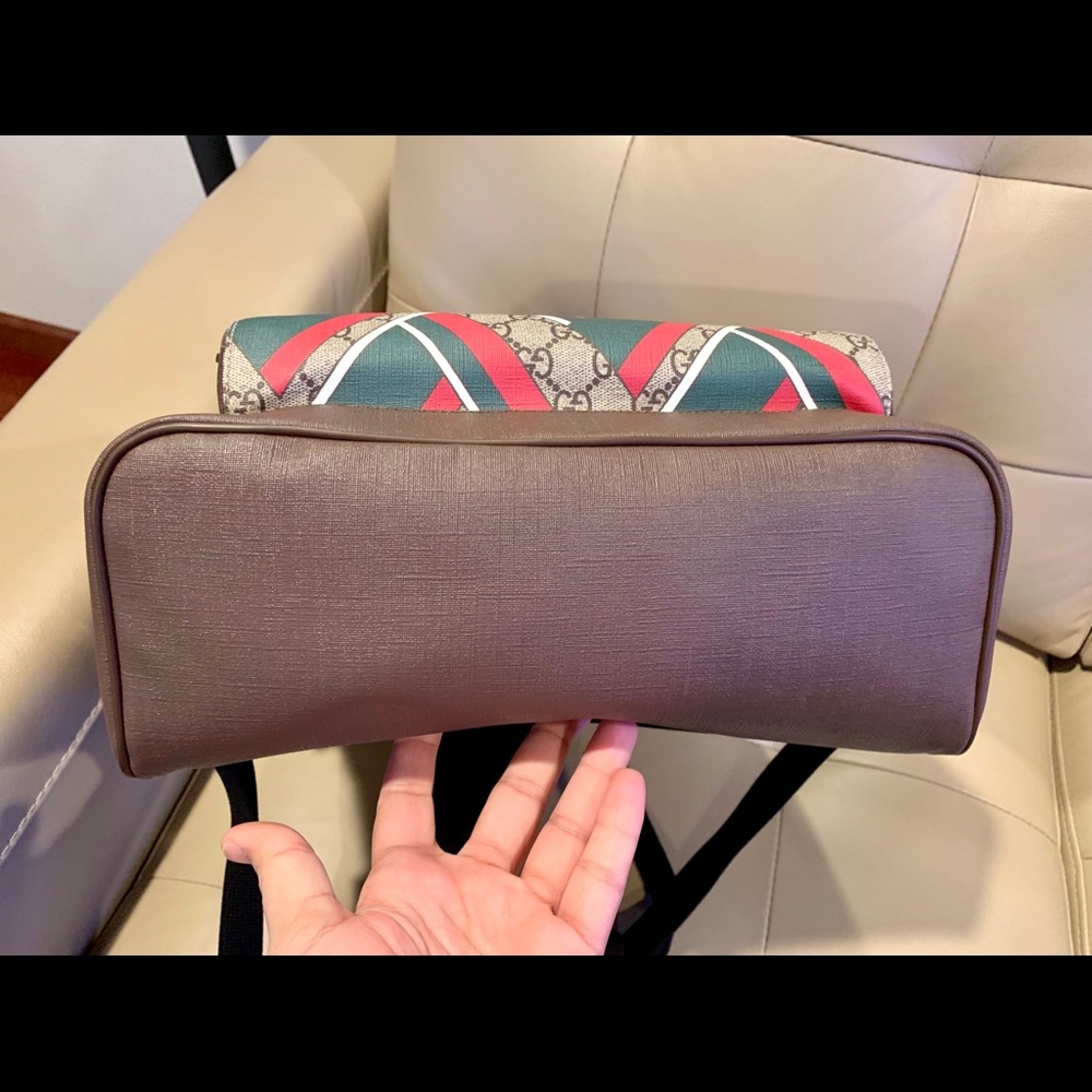 Host pick 🥰Auth Gucci GG Supreme Chevron backpack - Picture 5 of 8